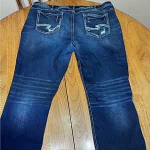 SILVER Jeans Women's plus size 24 Dark Wash Stretch Suki Capri